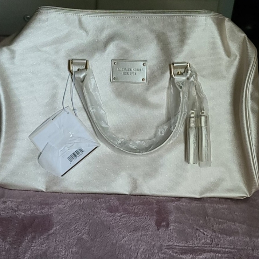 Beautiful shimmering Michael Kors weekender - Picture 2 of 6